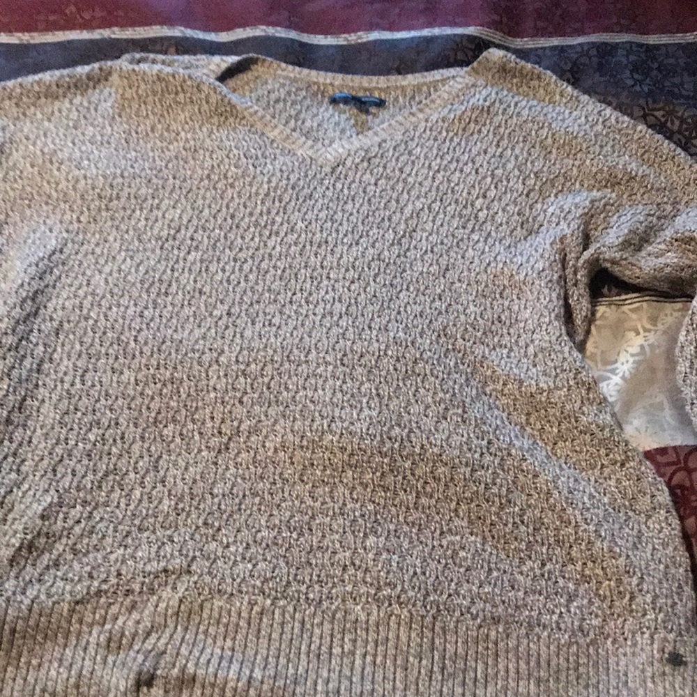 American eagle vneck sweater